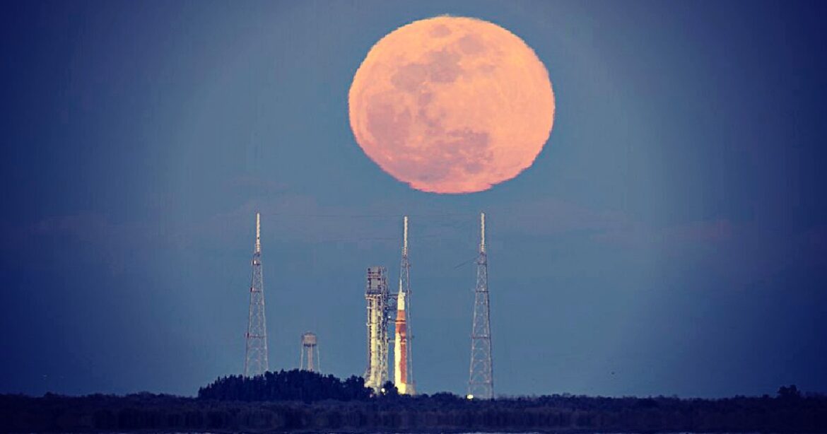 Mise Artemis 2: Jak je možné, že po 54 letech od údajného posledního přistání na Měsíci, jej tentokrát jen obletí? (videa)4.3 (19)