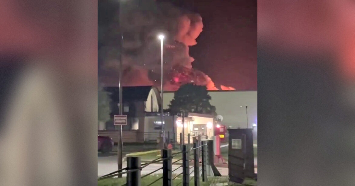 Velký požár na britské základně RAF, kterou USA využívají k útokům na Írán (video)