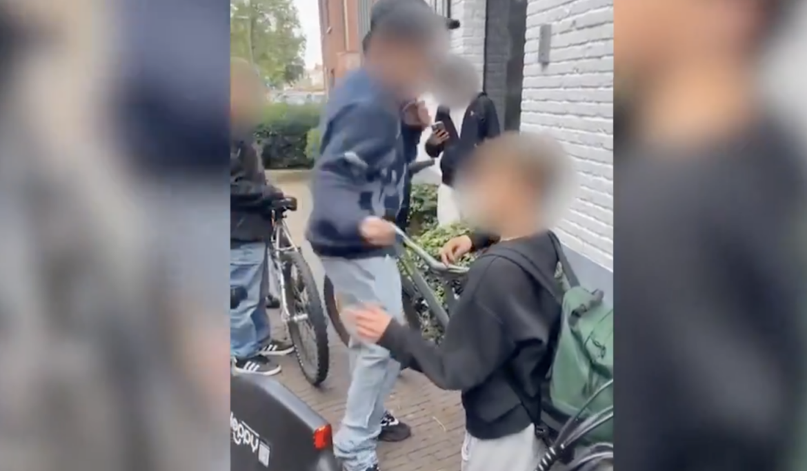 Belgie: 14letý chlapec byl zbit muslimským gangem kvůli své sexuální orientaci (video)0 (0)