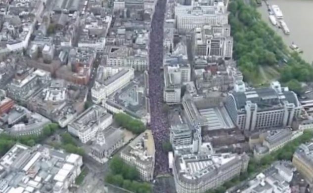 Statisíce účastníků: Velká demonstrace v Londýně byla namířena zejména proti islamizaci Evropy (videa)