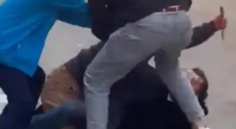 Maročan útočil autem v italské Modeně: Nejprve vjel autem do davu, poté zaútočil nožem (videa)