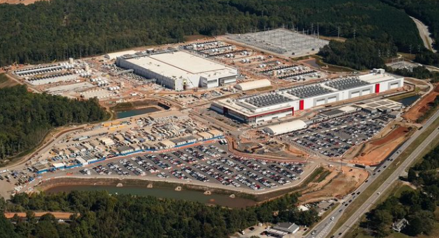 USA: Občané se museli omezit ve spotřebě vody, datové centrum má přednost (video)