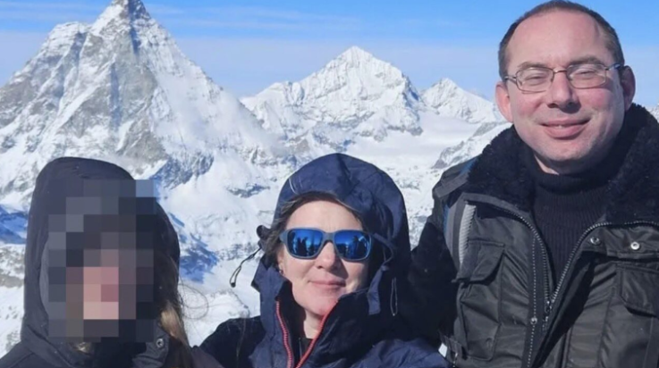 Když se psychická nemoc neléčí, ale oslavuje: Dívka, která se identifikovala jako chlapec a později jako pes, zavraždila své rodiče