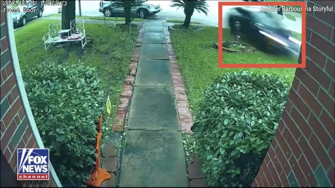 Samořiditelná Tesla prolétla rodinným domem v Texasu a zabila ženu (video)