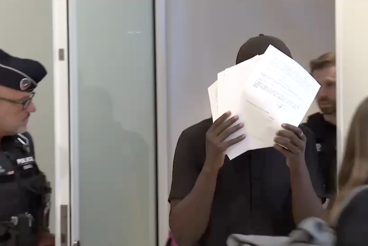 Francie: Souleymane dostal za sexuální napadení 4leté holčičky podmínku (video)