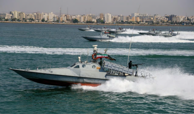 IRGC se pyšní plně neporušenou flotilou rychlých člunů pro „rojové útoky“ v Hormuzu5 (5)