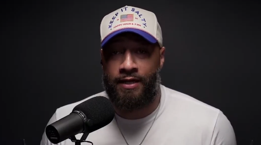 Hráč americké NBA prohlásil, že se cítí být ženou a přechází do ženského týmu (video)